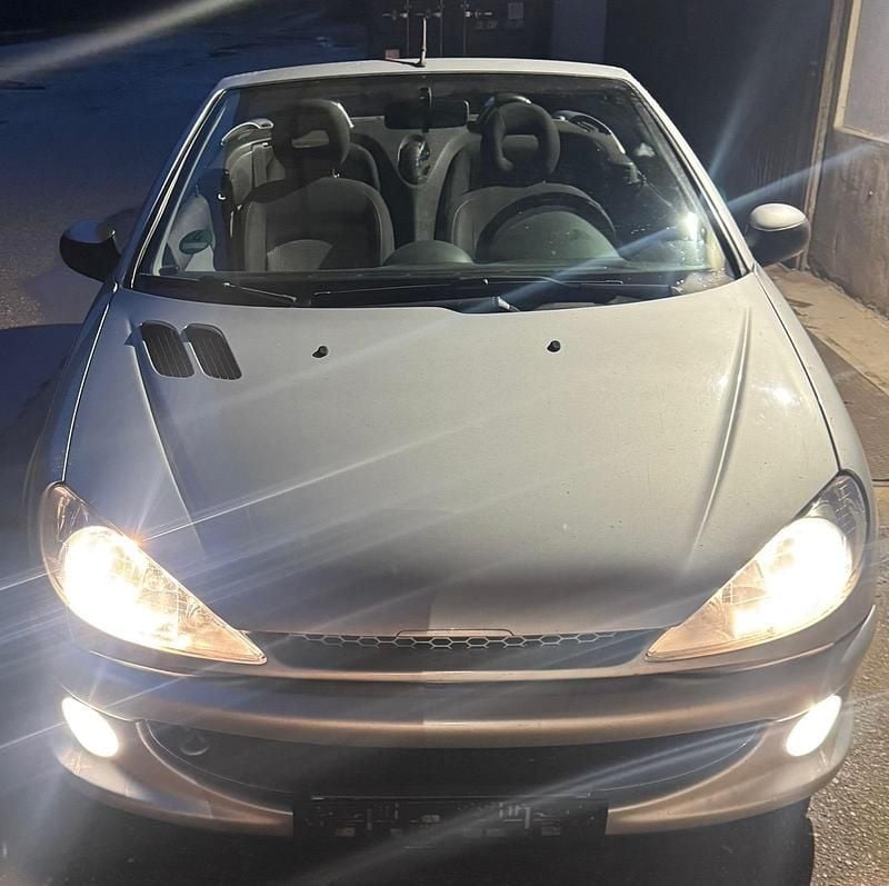 Silber Gebraucht 2004 Peugeot 206 CC Cabrio | 500 € (Superpreis) - Bild 1/4
