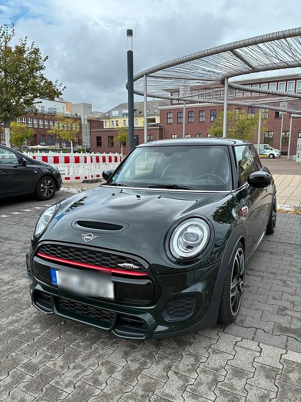 Grün Gebraucht 2020 Mini John Cooper Works Coupé Coupé | 22.200 € (Fairer Preis) - Bild 1/4
