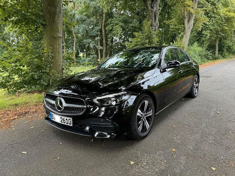 Schwarz Gebraucht 2022 Mercedes C180 Avantgarde Limousine | 31.400 € (Fairer Preis) - Bild 1/4