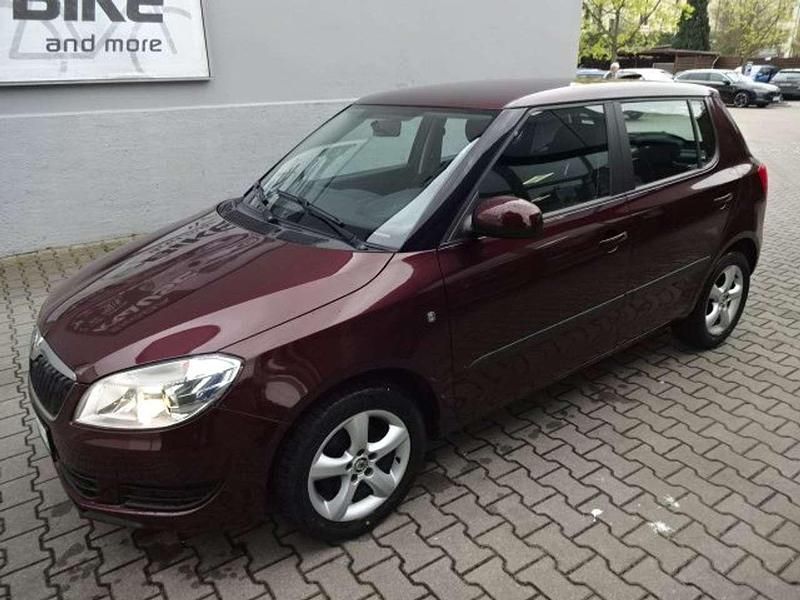 Gebraucht Skoda Fabia Ambition 60 PS (44 kW) 2011 Rot rosso brunello metallic Kleinwagen