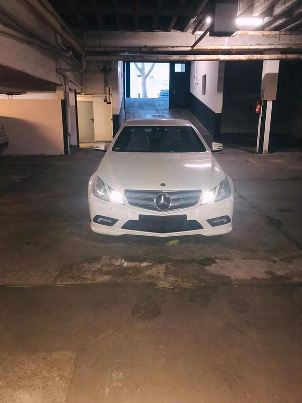 Weiß Gebraucht 2010 Mercedes E350 Coupé | 4.750 € (Superpreis) - Bild 1/4