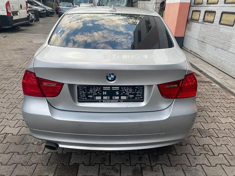 Second-hand BMW 320 163 CP (119 kW) 2009 Argintiu Berlinǎ