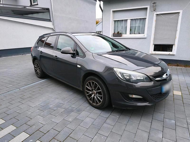 Gebraucht Opel Astra 140 PS (102 kW) 2012 Grau Kombi