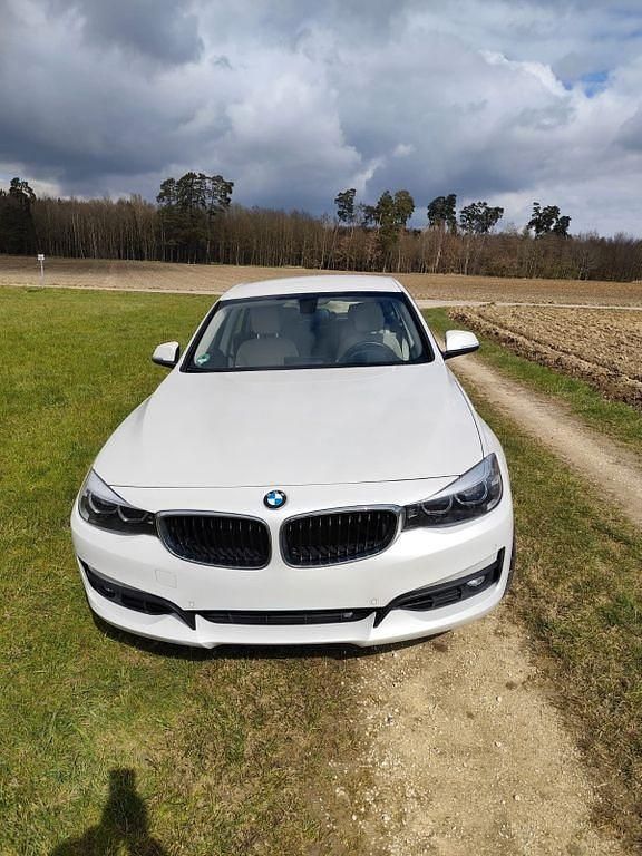 Second-hand BMW 320 Advantage 184 CP (135 kW) 2017 Alb Berlinǎ