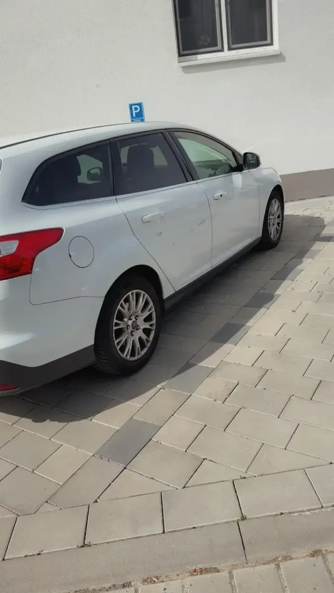 Gebraucht Ford Focus 180 PS (132 kW) 2013 Weiß Limousine
