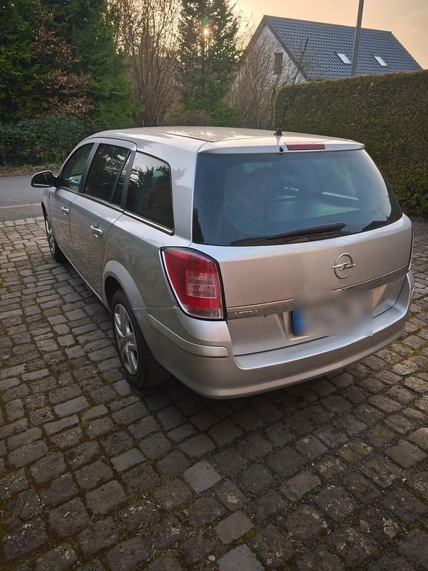 Gebraucht Opel Astra Edition 116 PS (85 kW) 2010 Kombi