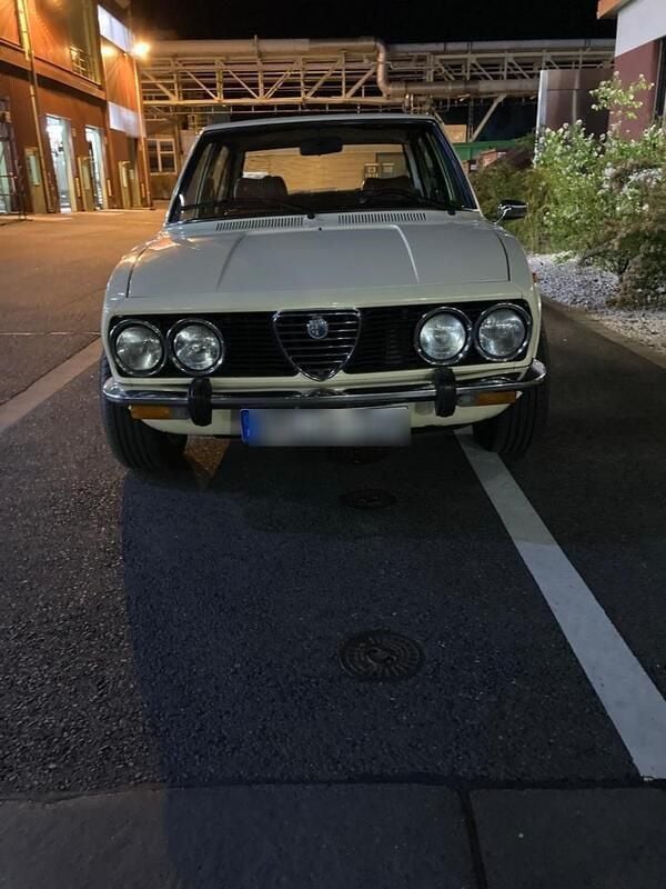 Beige Gebraucht 1982 Alfa Romeo Alfetta Limousine | 12.500 € - Bild 1/4