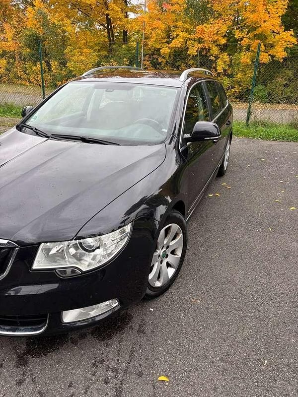 Schwarz Gebraucht 2013 Skoda Superb GreenLine Kombi | 5.500 € (Fairer Preis) - Bild 1/4
