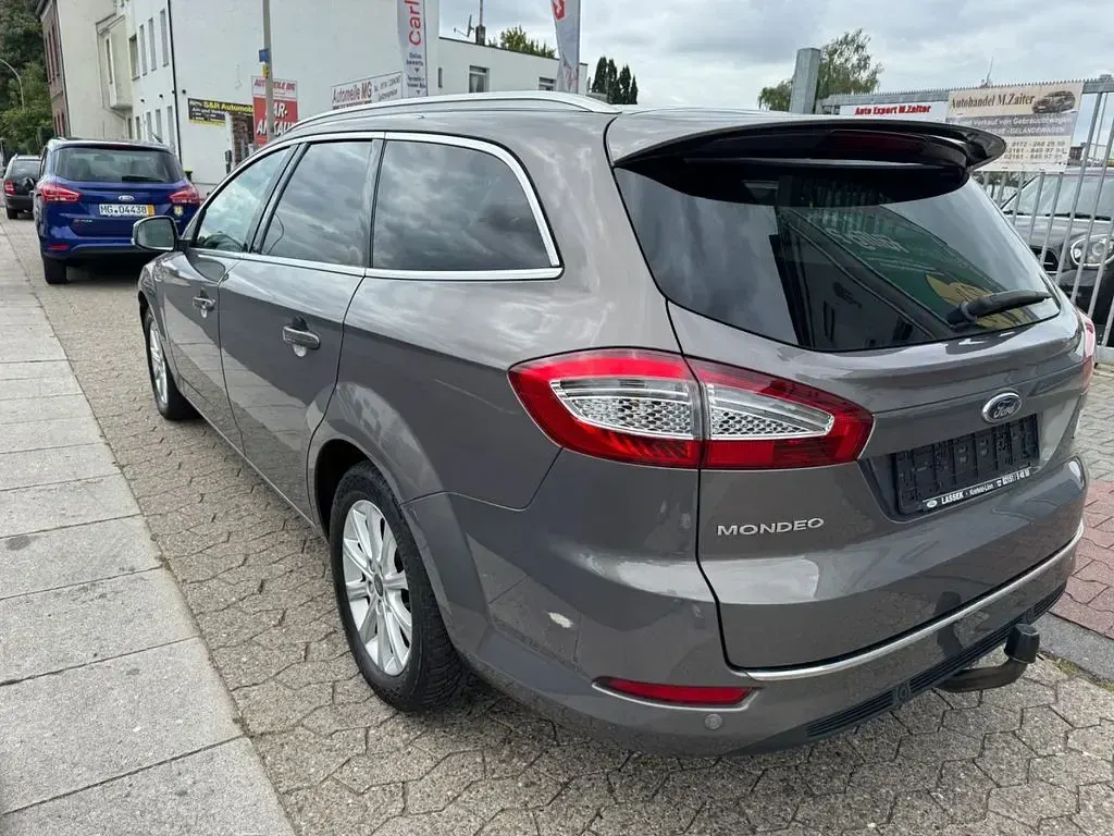 Gebraucht Ford Mondeo Titanium 160 PS (117 kW) 2013 Braun Limousine