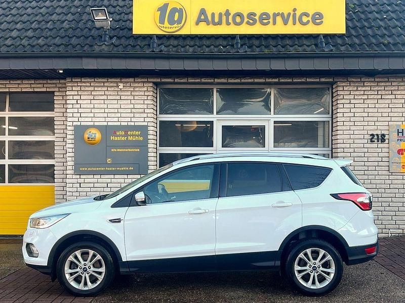 Gebraucht Ford Kuga Titanium 150 PS (110 kW) 2019 Weiß SUV