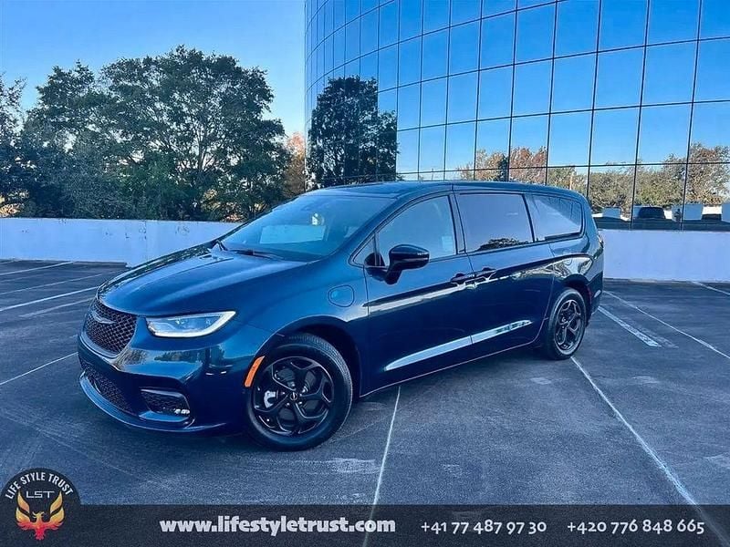 Gebraucht Chrysler Pacifica Touring 264 PS (194 kW) 2023 Blau Van