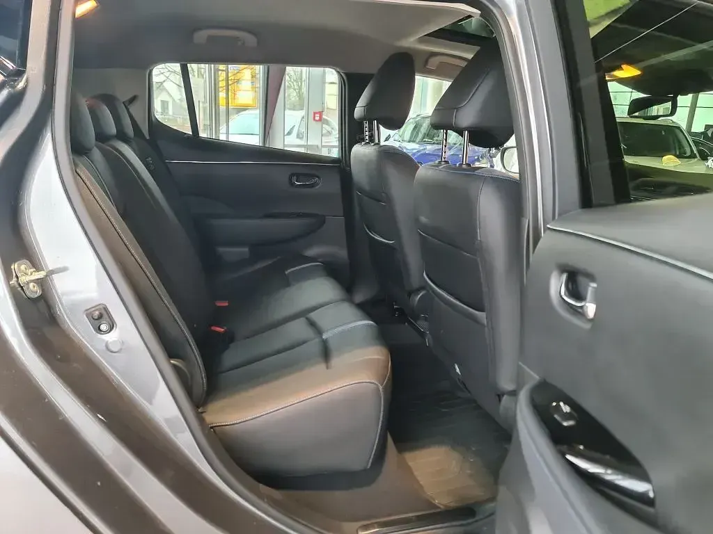 Gebraucht Nissan Leaf Tekna 110 kW (150 PS) 2018 Grau Kleinwagen