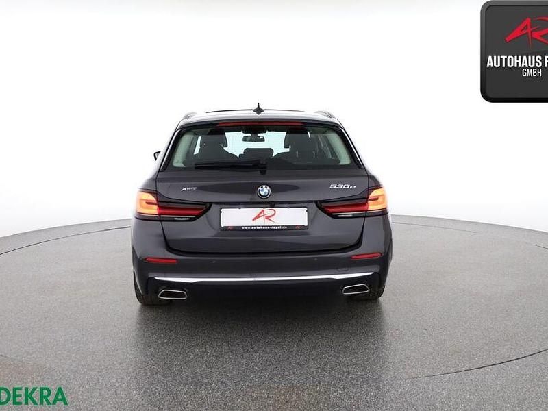 Gebraucht BMW 530e Luxury Line 292 PS (214 kW) 2021 Sophistograu Kombi