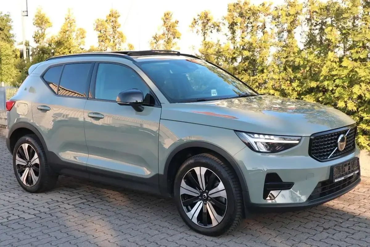 Gebraucht Volvo XC40 Plus 261 PS (191 kW) 2023 Sage green SUV