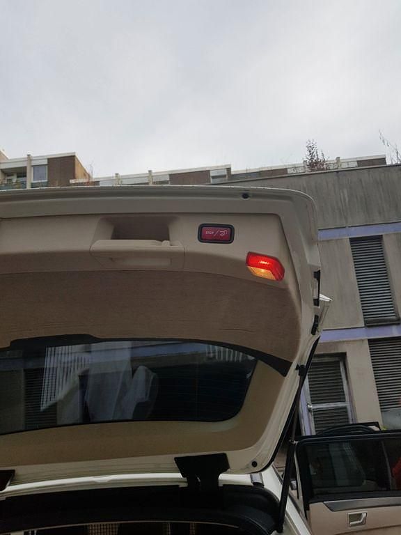 Gebraucht Mercedes E350 Avantgarde 258 PS (189 kW) 2015 Weiß Limousine