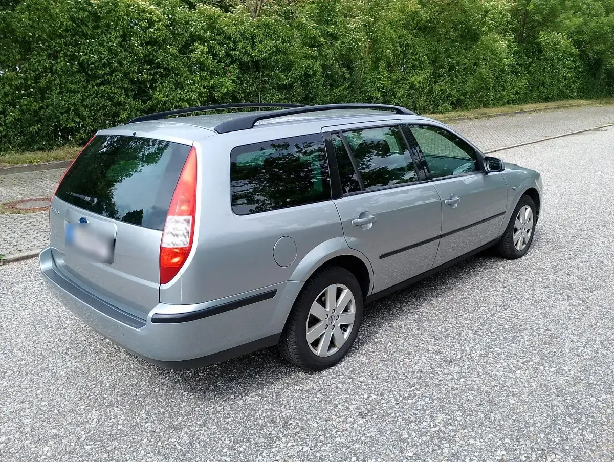 Gebraucht Ford Mondeo 130 PS (95 kW) 2004 Silber Kombi