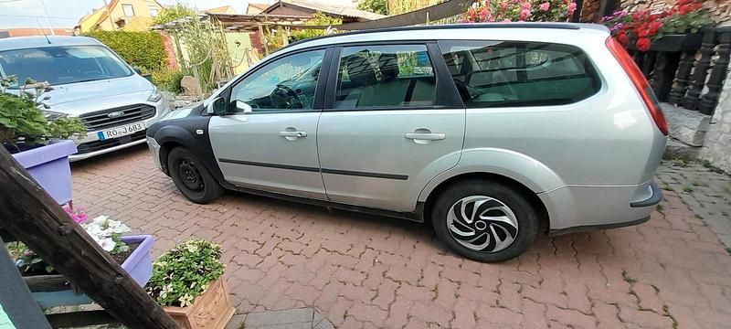 Silber Gebraucht 2006 Ford Focus Kombi | 1.200 € (Guter Preis) - Bild 1/4