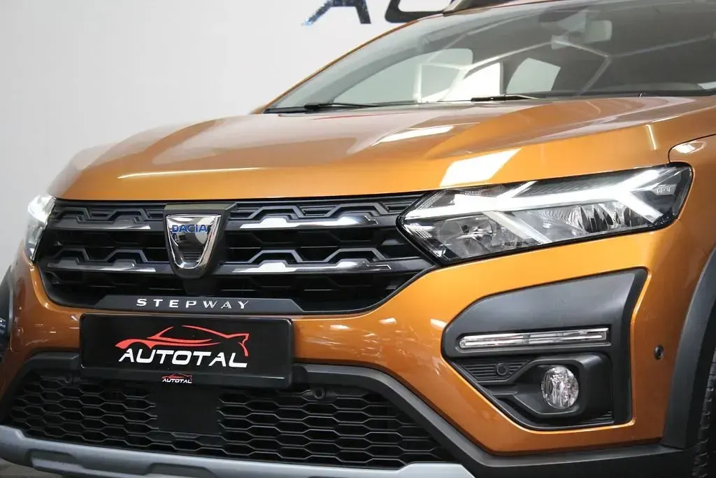Gebraucht Dacia Sandero Comfort 101 PS (74 kW) 2022 Orange SUV