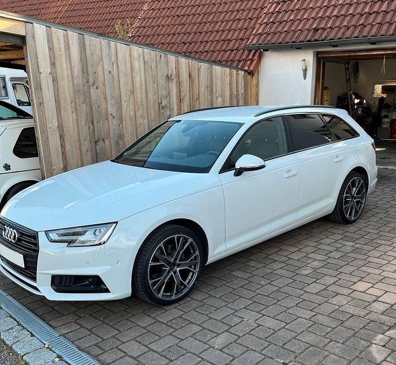 Weiß Gebraucht 2019 Audi A4 Ambiente Kombi | 24.800 € (Teuer) - Bild 1/4