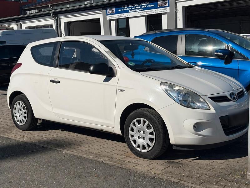 Gebraucht Hyundai i20 77 PS (56 kW) 2012 Weiß Kleinwagen