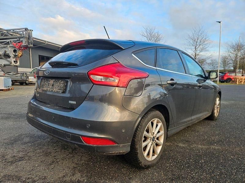 Gebraucht Ford Focus Titanium 125 PS (91 kW) 2017 Grau Limousine