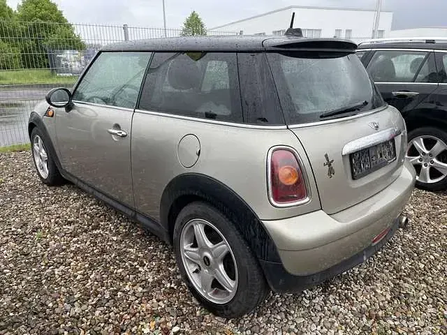 Gebraucht Mini Cooper D 109 PS (80 kW) 2008 Sparkling silver metallic Kleinwagen