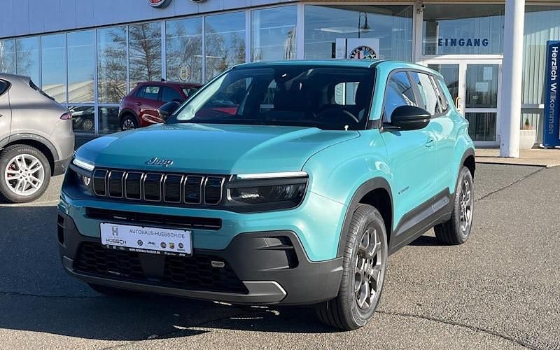 Blau Neu 2024 Jeep Avenger EV Longitude SUV | 37.770 € - Bild 1/4