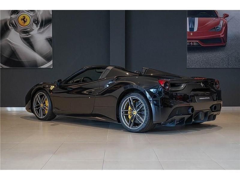 Gebraucht Ferrari 488 911 PS (670 kW) 2016 Schwarz Cabrio