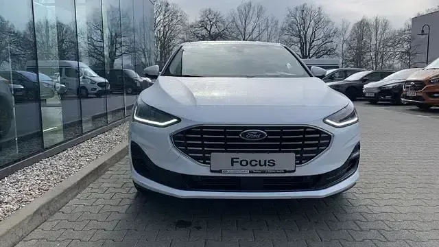 Gebraucht Ford Focus Titanium 125 PS (91 kW) 2024 Frozen white Limousine