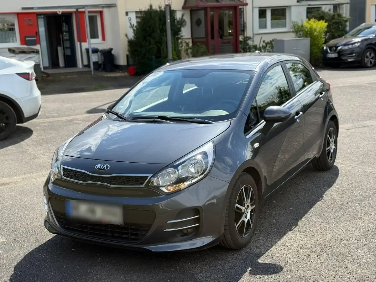 Gebraucht Kia Rio 84 PS (61 kW) 2016 Grau Kleinwagen