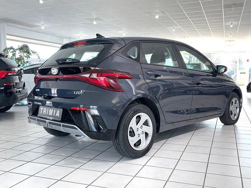 Neu Hyundai i20 90 PS (66 kW) 2025 Lumen gray pearl metallic Kleinwagen
