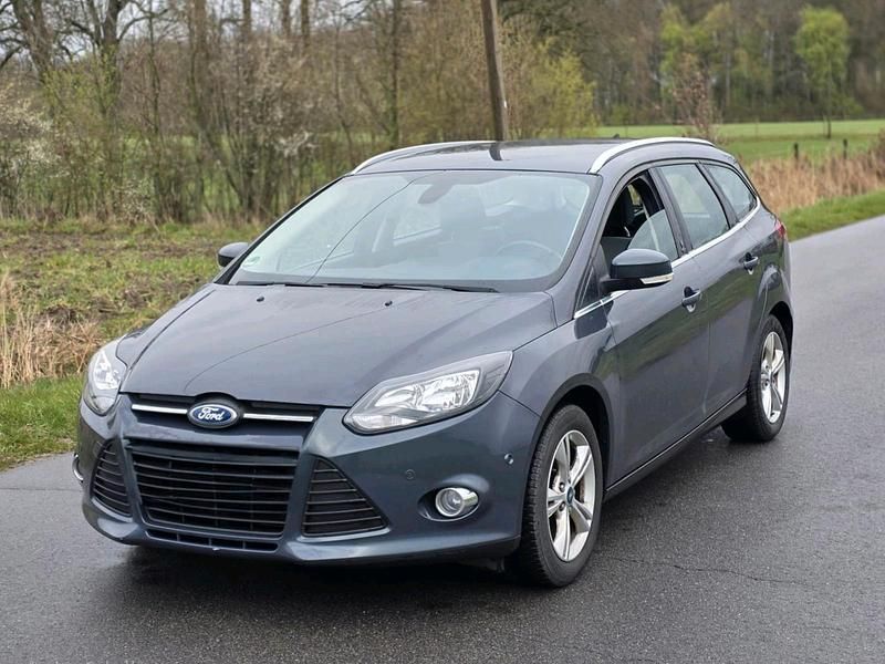 Gebraucht Ford Focus 105 PS (77 kW) 2012 Grau Kombi