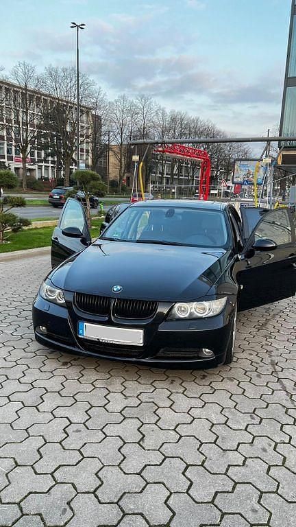 Gebraucht BMW 320 177 PS (130 kW) 2007 Schwarz Limousine