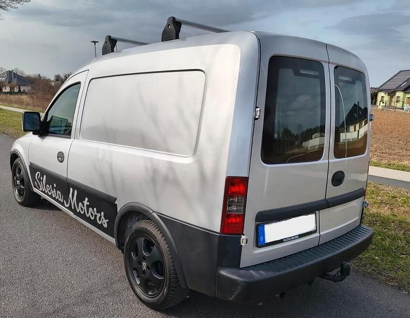 Gebraucht Opel Combo 75 PS (55 kW) 2010 Silber Van / Kleinbus