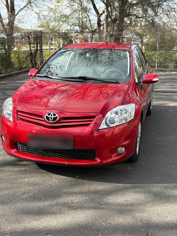 Gebraucht Toyota Auris 132 PS (97 kW) 2010 Rot Kleinwagen