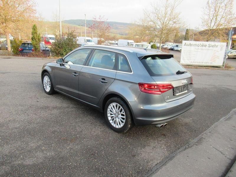 Gebraucht Audi A3 Ambiente 150 PS (110 kW) 2014 Grau Limousine