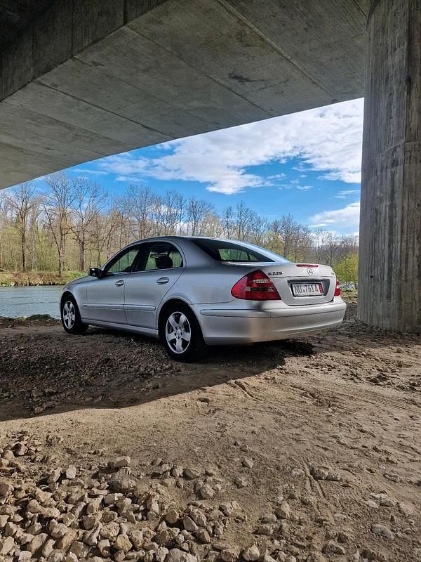 Gebraucht Mercedes E220 Classic 150 PS (110 kW) 2003 Limousine