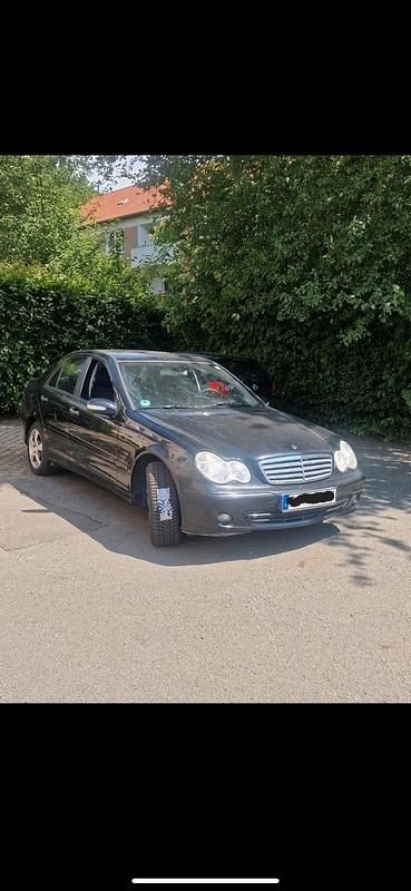 Braun Gebraucht 2006 Mercedes C180 Limousine | 2.500 € (Guter Preis) - Bild 1/4