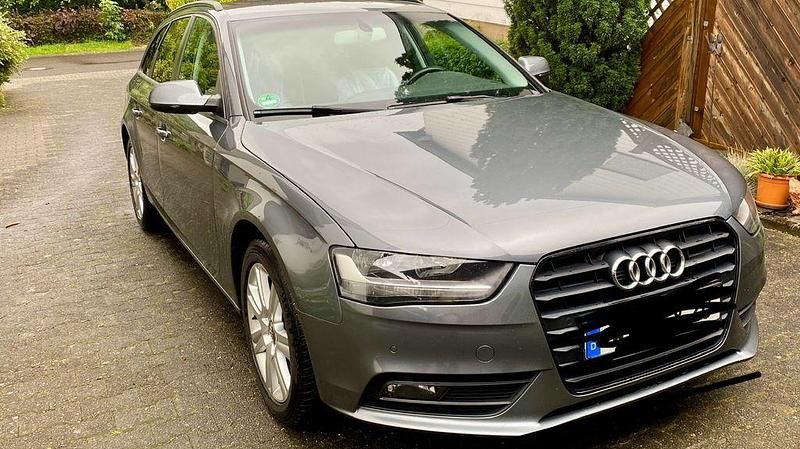 Grau Gebraucht 2013 Audi A4 Ambiente Kombi | 6.900 € (Superpreis) - Bild 1/4