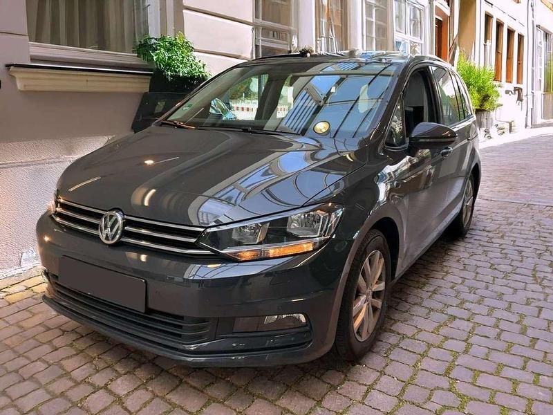 Grau Gebraucht 2019 VW Touran Comfortline Van / Kleinbus | 18.000 € - Bild 1/4