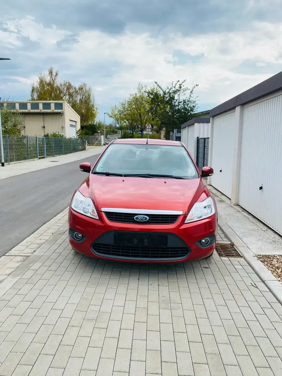 Gebraucht Ford Focus 101 PS (74 kW) 2009 Rot Kleinwagen