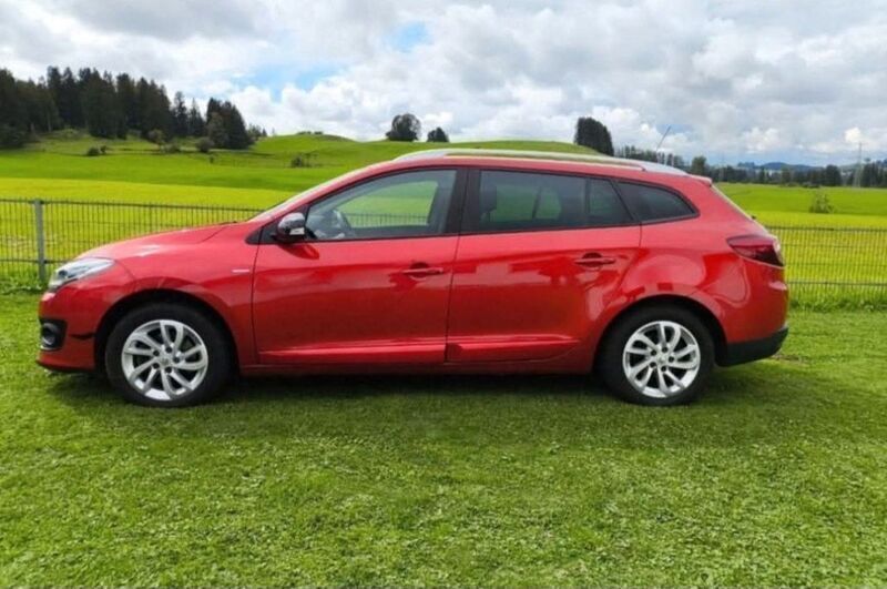 Rot Gebraucht 2016 Renault Mégane III Intens Limousine | 8.750 € (Guter Preis) - Bild 1/4