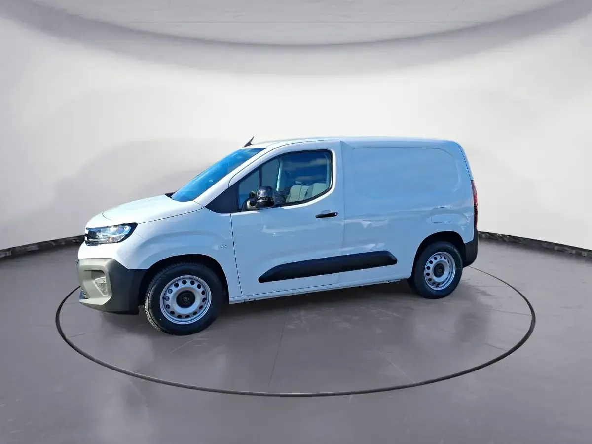 Neu Peugeot E-Partner 100 kW (136 PS) 2025 Kaolinweiß Van / Kleinbus