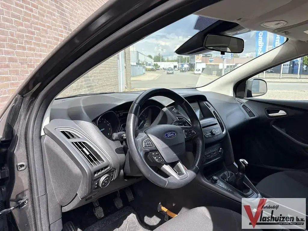 Gebraucht Ford Focus 101 PS (74 kW) 2018 Grau Kombi