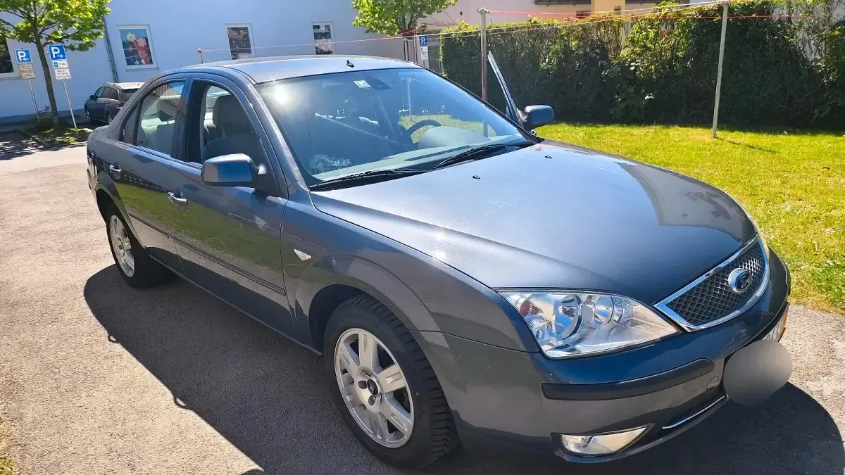Gebraucht Ford Mondeo 131 PS (96 kW) 2004 Blau Limousine