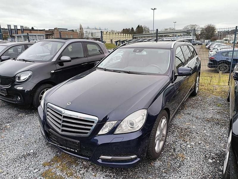 Gebraucht Mercedes E220 Avantgarde 170 PS (125 kW) 2012 Cavansitblau  metalliclack Kombi