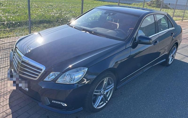 Gebraucht Mercedes E500 AMG line 387 PS (284 kW) 2010 Blau Limousine