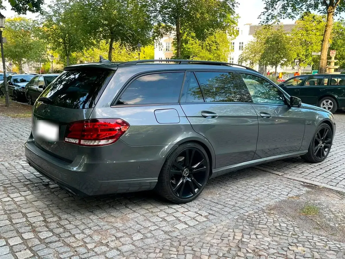 Gebraucht Mercedes E220 Edition 170 PS (125 kW) 2015 Grau Kombi