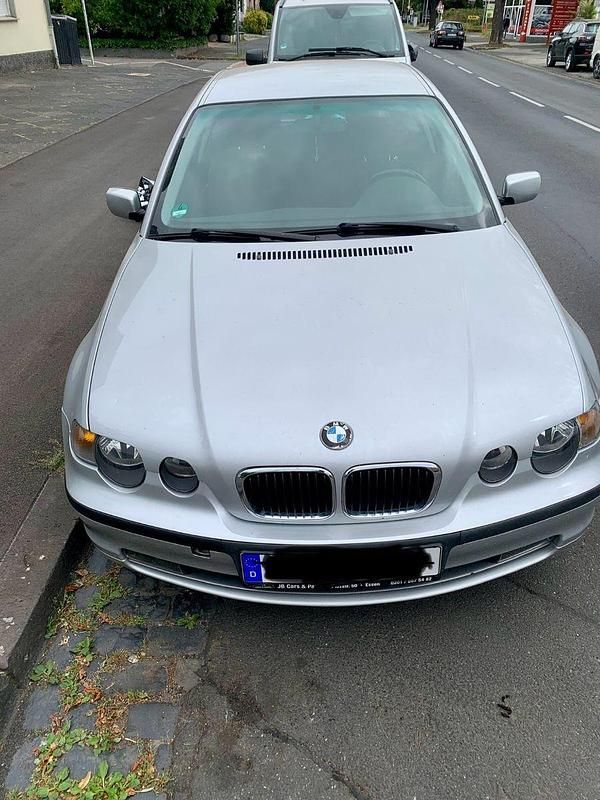 Silber Gebraucht 2001 BMW 316 Compact Kleinwagen | 890 € - Bild 1/4