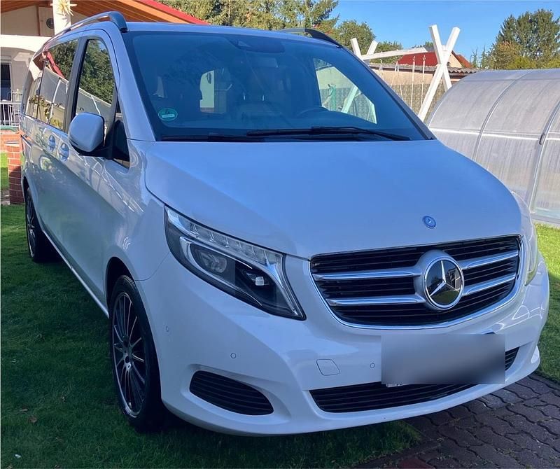 Weiß Gebraucht 2016 Mercedes V250 Van / Kleinbus | 29.999 € (Superpreis) - Bild 1/4